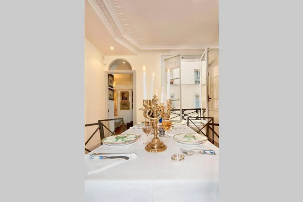 Luxury, Calm And Elegance In The Heart Of Champs-elysees With A Bottle Of Champagne Upon Your Arrival !!! * Paříž