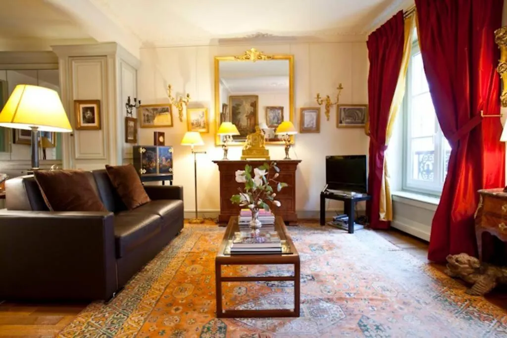 Luxury, Calm And Elegance In The Heart Of Champs-elysees With A Bottle Of Champagne Upon Your Arrival !!! Apartmán