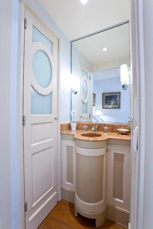 Luxury, Calm And Elegance In The Heart Of Champs-elysees With A Bottle Of Champagne Upon Your Arrival !!! Apartmán *