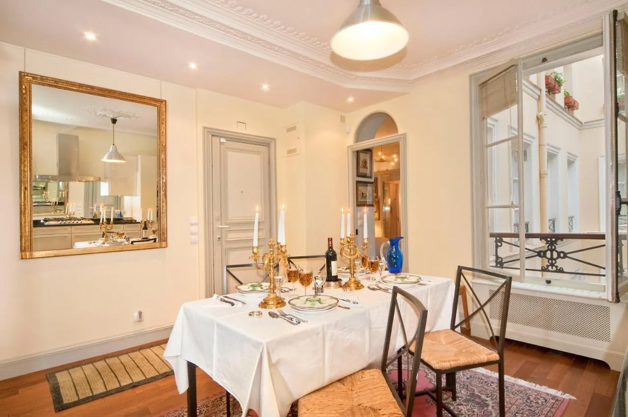 Apartmán Luxury, Calm And Elegance In The Heart Of Champs-elysees With A Bottle Of Champagne Upon Your Arrival !!! *