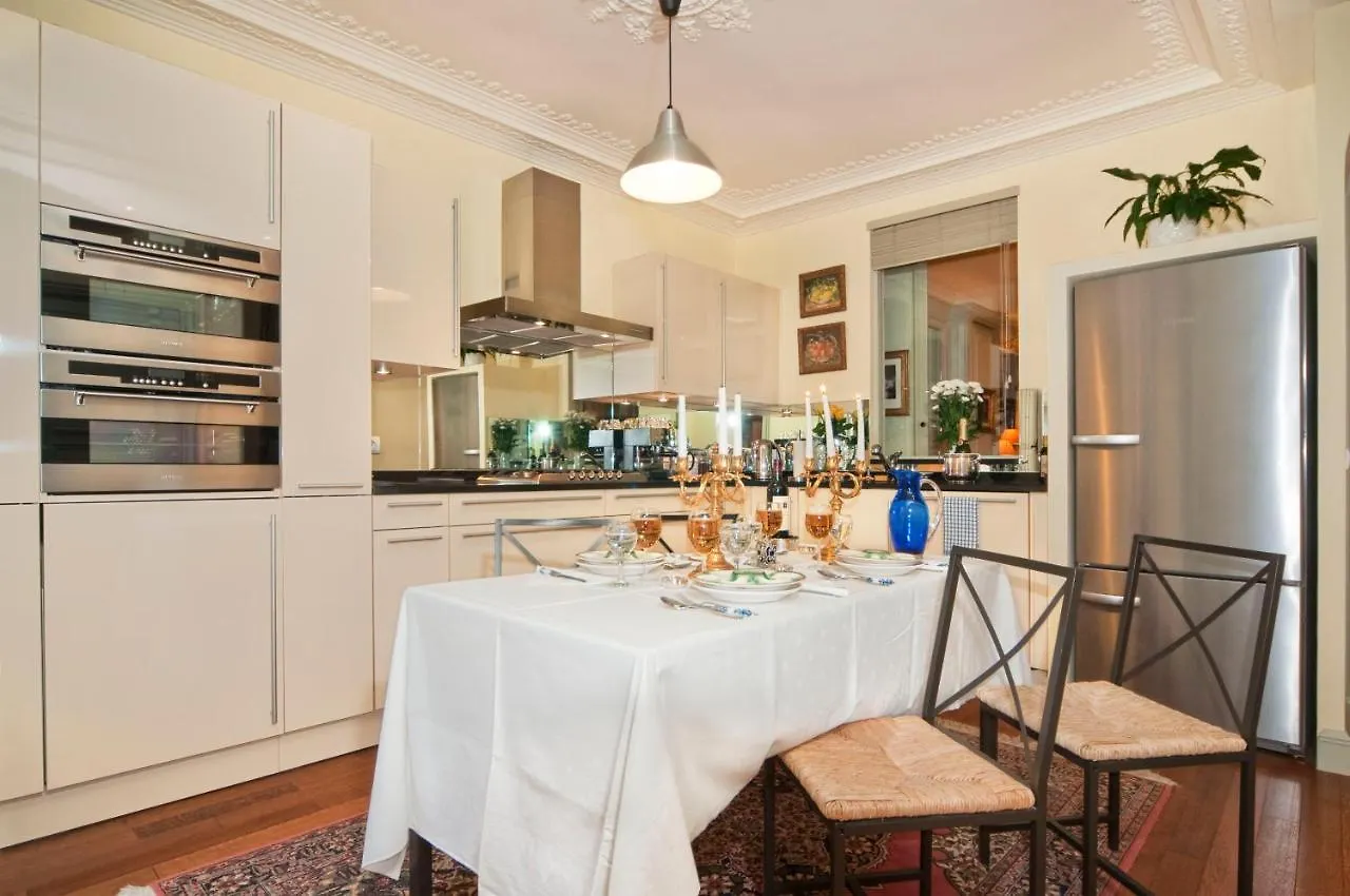 Luxury, Calm And Elegance In The Heart Of Champs-elysees With A Bottle Of Champagne Upon Your Arrival !!! Apartmán *