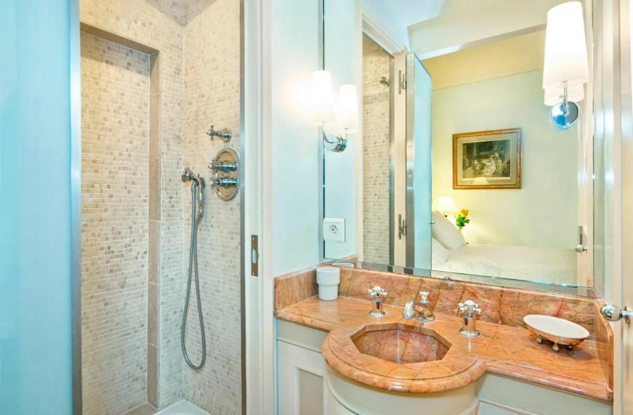Luxury, Calm And Elegance In The Heart Of Champs-elysees With A Bottle Of Champagne Upon Your Arrival !!! Apartmán *