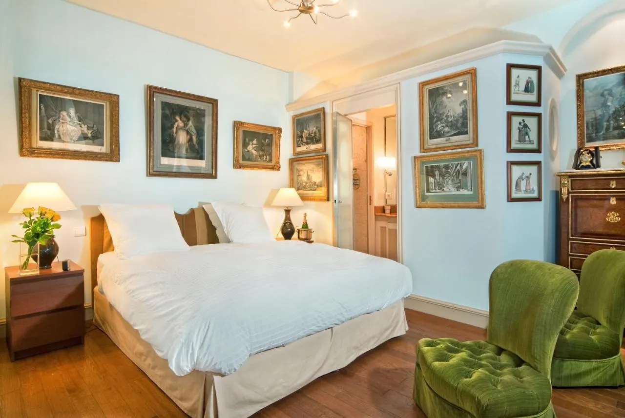 Luxury, Calm And Elegance In The Heart Of Champs-elysees With A Bottle Of Champagne Upon Your Arrival !!! Paříž