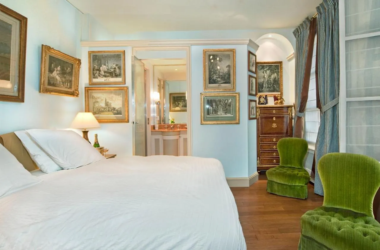 Luxury, Calm And Elegance In The Heart Of Champs-elysees With A Bottle Of Champagne Upon Your Arrival !!! *