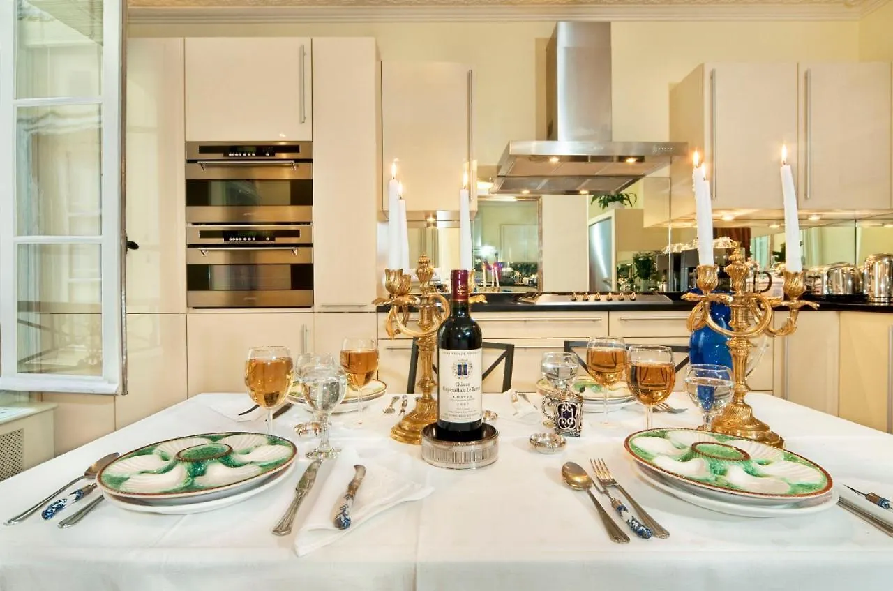Luxury, Calm And Elegance In The Heart Of Champs-elysees With A Bottle Of Champagne Upon Your Arrival !!! Apartmán *