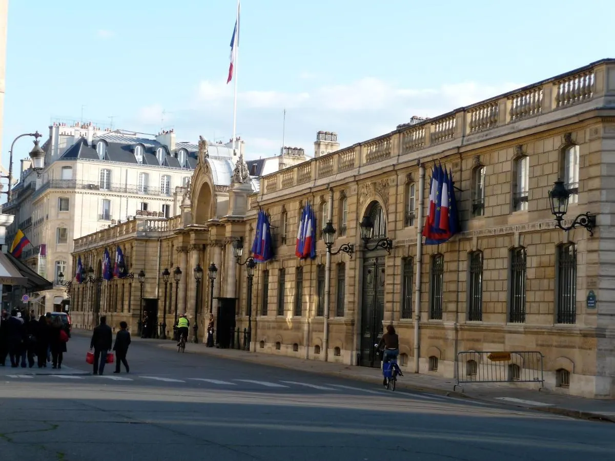 Apartmán Luxury, Calm And Elegance In The Heart Of Champs-elysees With A Bottle Of Champagne Upon Your Arrival !!!