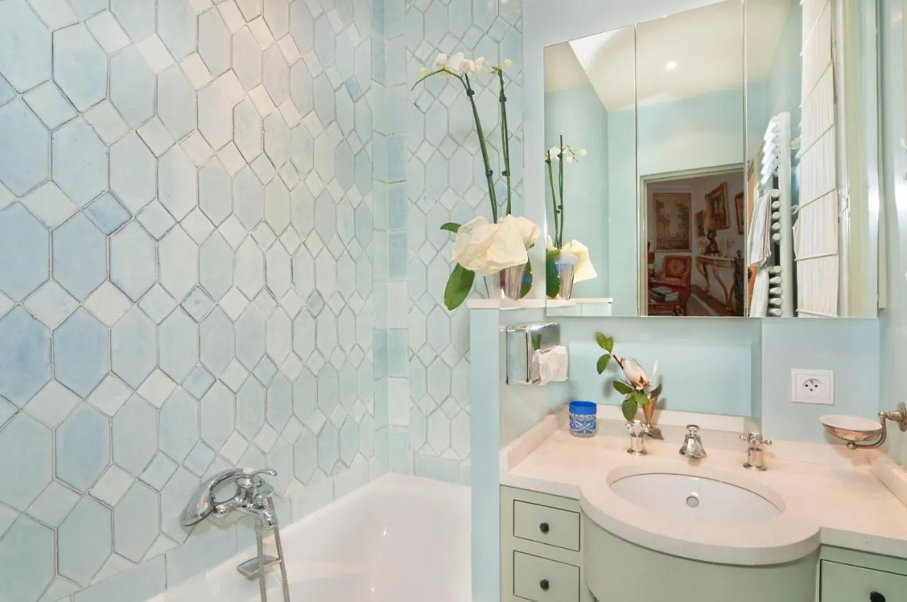 Apartmán Luxury, Calm And Elegance In The Heart Of Champs-elysees With A Bottle Of Champagne Upon Your Arrival !!! Paříž