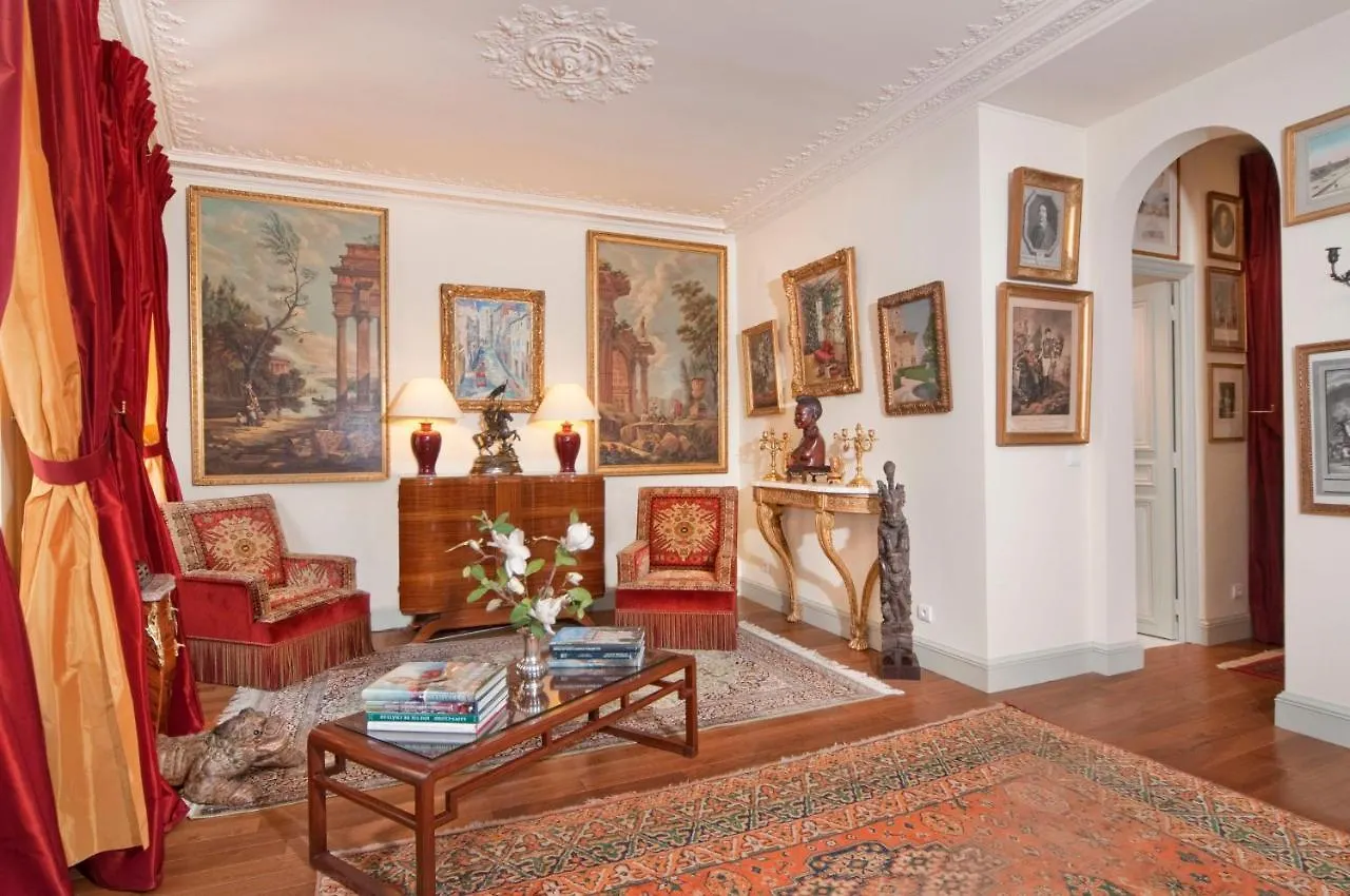 Apartmán Luxury, Calm And Elegance In The Heart Of Champs-elysees With A Bottle Of Champagne Upon Your Arrival !!! Paříž